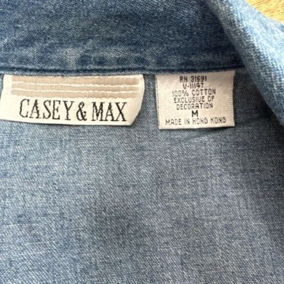 Vintage 90s Casey Max Denim Button Down Shirt Embroider Safari Animals Sz medium - Picture 5 of 7
